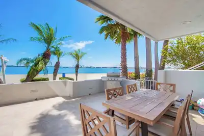 Image de Magnifique condo de 3 chambres, rez de chaussée, bayfront!