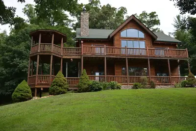 Image de Luxueux Cedar Bear Lodge nouvellement inscrit sur Vrbo! Super Endroit!