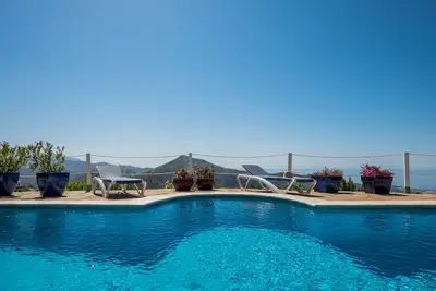 Image de Luxueuse villa avec piscine privée et vue sur la mer sur Costa del Sol, Arenas