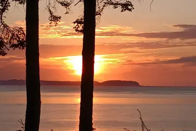 Image de Immaculée Waterfront Home, Great View & Sunsets!