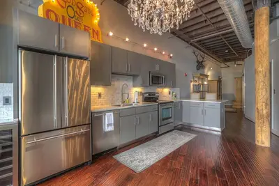 Image de Marchez Jusqu'à Honky Tonks! Downtown Nashville Loft: 50 à 70% de Réduction sur M-w! Taylor, Sleeps 2 Nashville Locations de Vacances par Musiccityloft sur Vrbo