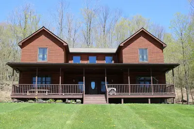 Image de Maison en bois moderne exceptionnelle. Près d'Ommegang, Hall of Fame, Downtown.