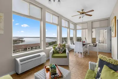 Image de Luxueux condo de luxe sur Table Rock Lake - vue sur le canal principal - décoration de luxe