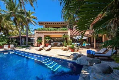 Image de Villa de luxe en bord de mer entièrement équipée pour les vacances de vos rêves