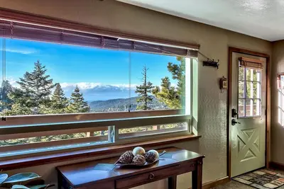 Image de Luxe Lakeview 3 Bd 2 Bth + Loft Ski In / Out Condo