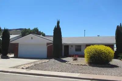 Image de Formation à Holloman ou White Sands? la recherche d'une location meublée de courte durée?