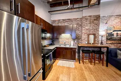 Image de Marchez Jusqu'à Honky Tonks! Downtown Nashville Loft: 50 à 70% de Réduction sur M-w! Waylon, Sleeps 2 Locations de Vacances à Nashville par Musiccityloft sur Vrbo