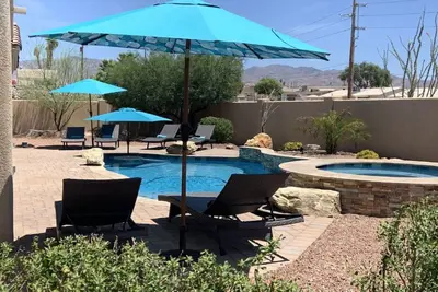 Image de Belle maison neuve avec piscine & View! !