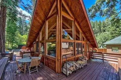 Image de 3 Bdrm Quintessential Cabin dans les bois sur un ruisseau pour 6 personnes
