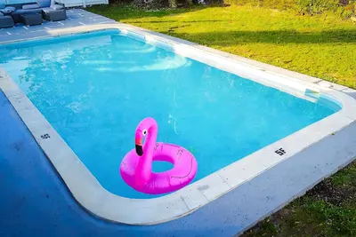 Image de Élégante maison de piscine dans le sud de la Floride
