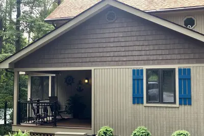 Image de Escapade dans la maison du 3 Bdrm Lake - Trois minutes pour le lancement!