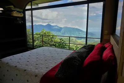 Image de Séjour relaxant sur la propriété immaculée au sommet de la montagne, la solitude à son meilleur