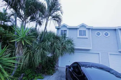 Image de Adorable condo à 8 km de Awesome Honey Moon Island! Quartier haut de gamme!