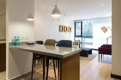 Image de Emplacement Parfait 1bdr 1. 5bth Wi Fi, Netflix, Pool, Gym, Sauna, 24hr Security.
