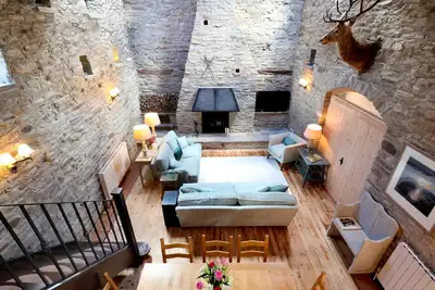 Image de Une belle grange en pierre du 17ème siècle aménagée sur un terrain de deux acres