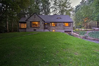 Image de Cottage en pierre historique avec foyer - Marche jusqu'au lac Lily