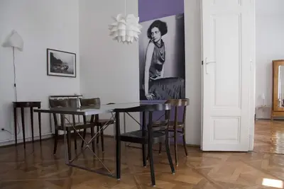 Image de Idéalement situé, calme appartement élégant, vieux. 3 Comté