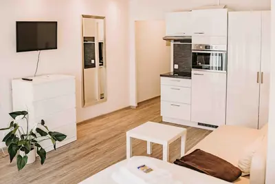 Image de Application économique, balcon, kitchenette, piscine, sauna, bain de vapeur, WiFi, couples, famille!