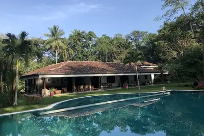Image de Proche Galle, maison coloniale récente, 3 chambres, grande piscine dans parc