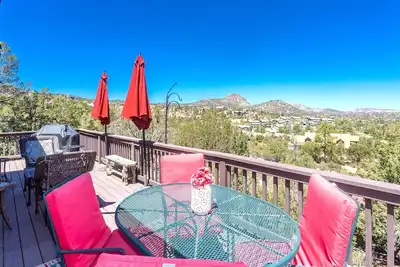 Image de Une vue imprenable sur la ville de Prescott, Granite Mountain, Thumb Butte.