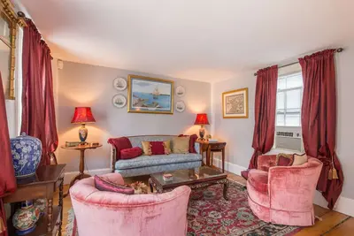 Image de Spécial -Voir Jardins de Marblehead Bloom, 4 min à pied de la plage, Cottage Patio-Brackett privé