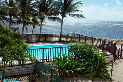 Image de T2 les pieds dans l'eau vue mer - Nouveau sur Sainte Anne