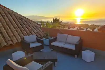 Image de Penthouse Avec Ac, Vue Sur Mer, Terrasse Panoramique De 100 M2 Salon Transats