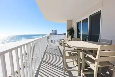 Image de Windermere 608-NewOwner / Big Reduction! Location au mois disponible!