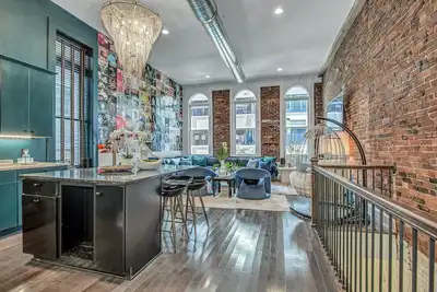 Image de Marchez Jusqu'à Honky Tonks! Downtown Nashville Loft: 50 à 70% de Réduction sur M-w! Bettye B, 10 Personnes Locations de Vacances de Luxe à Nashville par Musiccityloft sur Vrbo