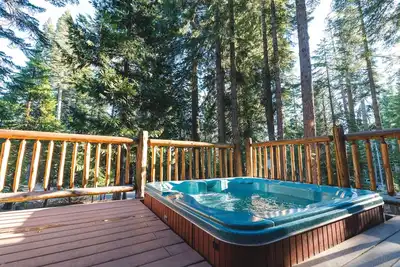 Image de Spa privé dans les pins! Entièrement rénové, accès à la piscine partagée et à la jetée