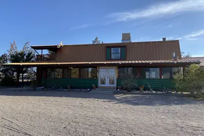 Image de Cabane en rondins au bord du lac