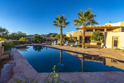 Image de Hacienda privée près du Ritz Carlton Dove Mountain - Vue imprenable sur 5 acres