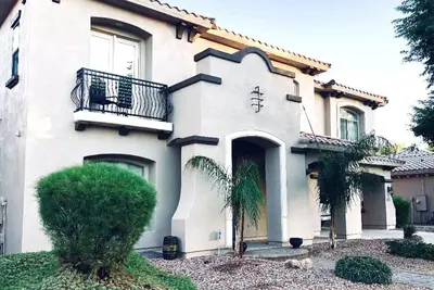 Image de Superbe 4500 sq ft 6 bd Villa de luxe chauffée piscine d'eau salée, foyer et parc