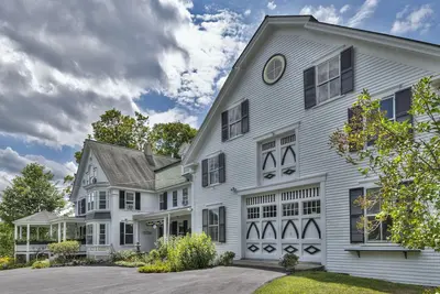 Image de Grande maison victorienne. Consultez nos tarifs spéciaux hors saison!