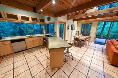 Image de Nouvelle cabane boisée sur Sandy River et à 10 miles des stations de ski