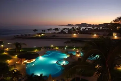 Image de Beach Front Mañanitas Condo 2 chambres avec des vues spectaculaires! WiFi et Netflix gratuits!