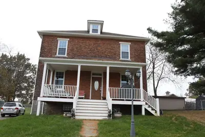 Image de Amish Country Farm House In Pennsylvania Volant