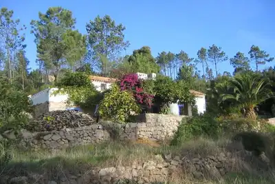 Image de Ferme/gîte traditionnel avec piscine dans un endroit paisible