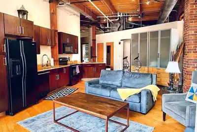 Image de Marchez Jusqu'à Honky Tonks! Downtown Nashville Loft: 50 à 70% de Réduction sur M-w! Johnny, 6 Personnes Location de Vacances à Nashville par Musiccityloft sur Vrbo