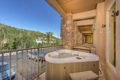 Hébergement de luxe sans compromis avec bain à remous privé