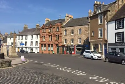 Image de Charmant appartement avec vue sur le port dans un village de pêcheurs pittoresque.