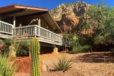 Image de Dynamite Red Rock Views avec spa et table à gaz
