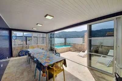 Image de Couverture Avec Piscine Et Barbecue - GUARUJÁ
