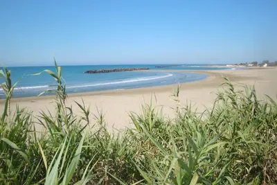Image de Cap d'Agde maison les pieds dans l'eau avec accès direct privé à la plage