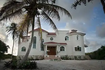 Image de \"Villa La Siesta\", comme son nom l'indique, c'est se détendre dans un style caribéen. . .