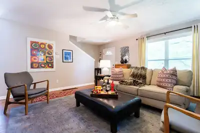 Image de 3 Br, 2. 5 bains! Grande Valeur! ! ! Emplacement! ! ! Highlands, Expo, Centre-ville, Nulu