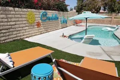 Image de Maison confortable en face de St de Coachella motifs w / accès à 3 piscines et parcours de golf