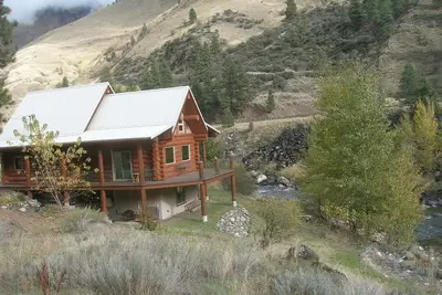 Image de Cabane en rondins sur le petit saumon, pêche, randonnée pédestre, sentiers de Vtt, 50 minutes de ski