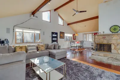 Image de Nouveau! Cozy Effort Home avec table de billard et accès à la piscine!