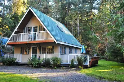 Image de 2-Story Chalet, propre, 3Br / 2ba dans Snowline, meilleurs tarifs, WiFi et bain à remous